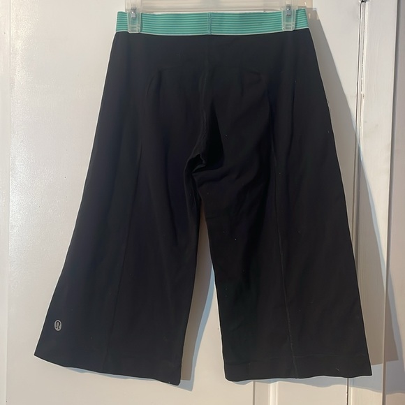 Lululemon crops - Picture 2 of 2